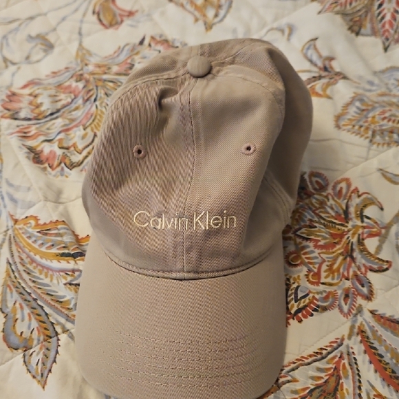 Calvin Klein Light Beige Embroidered Logo Baseball Cap - Picture 9 of 9